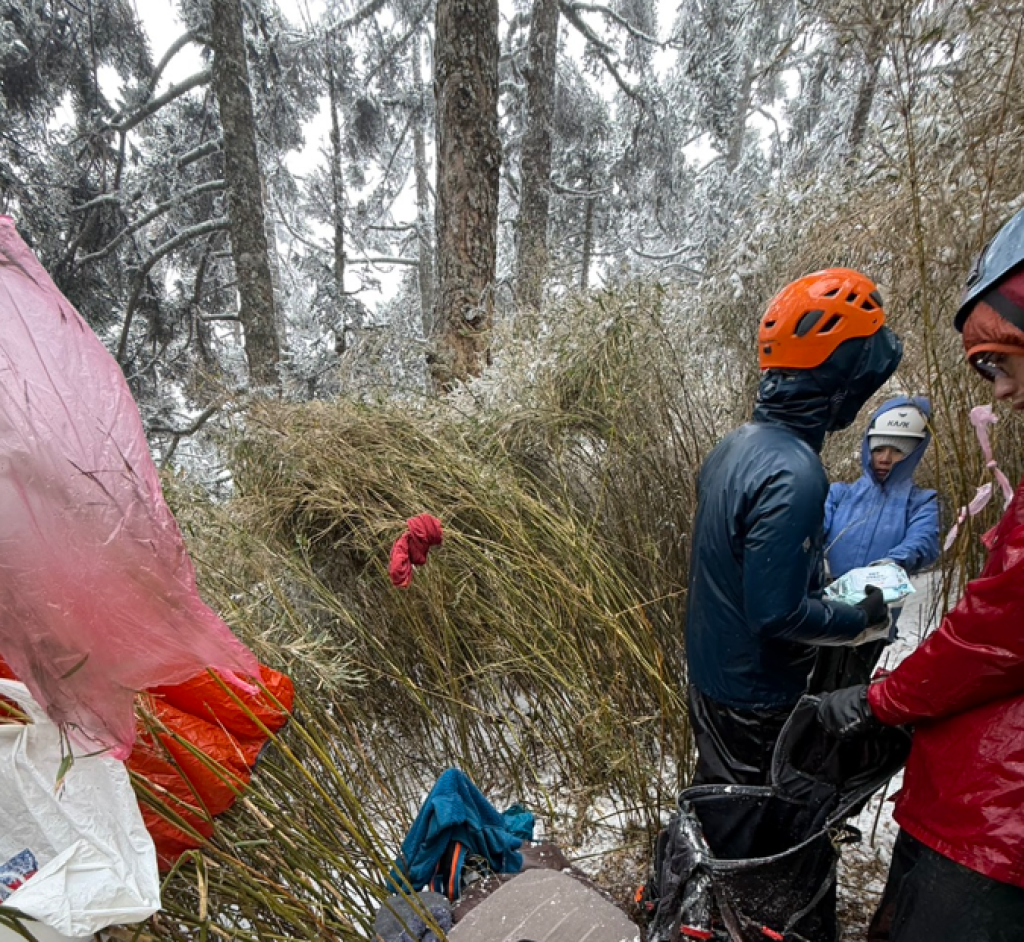 攀匹匹達山失溫死亡！ 　搜救隊伍山區挺進3天預計再1天抵達