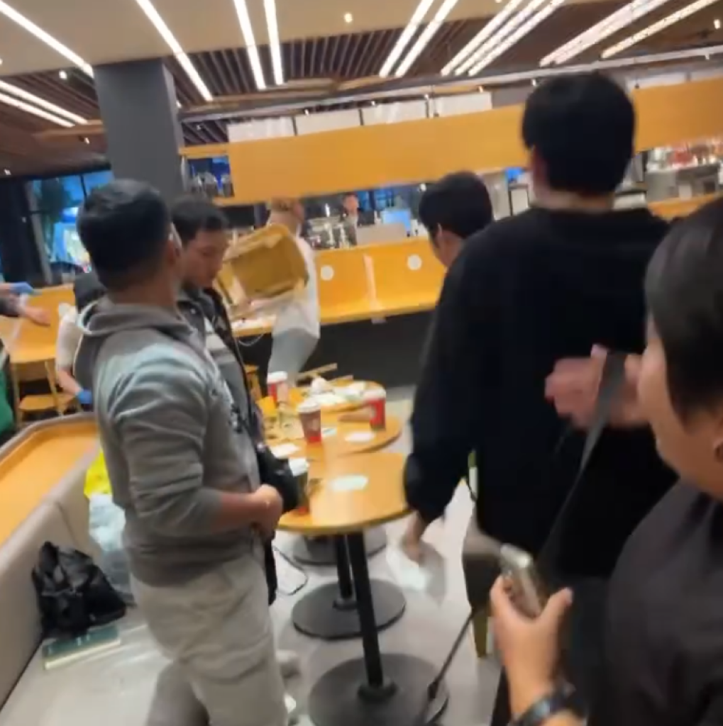 星巴克台中大雅分店爆衝突！　越籍移工持木椅砸傷兩員工