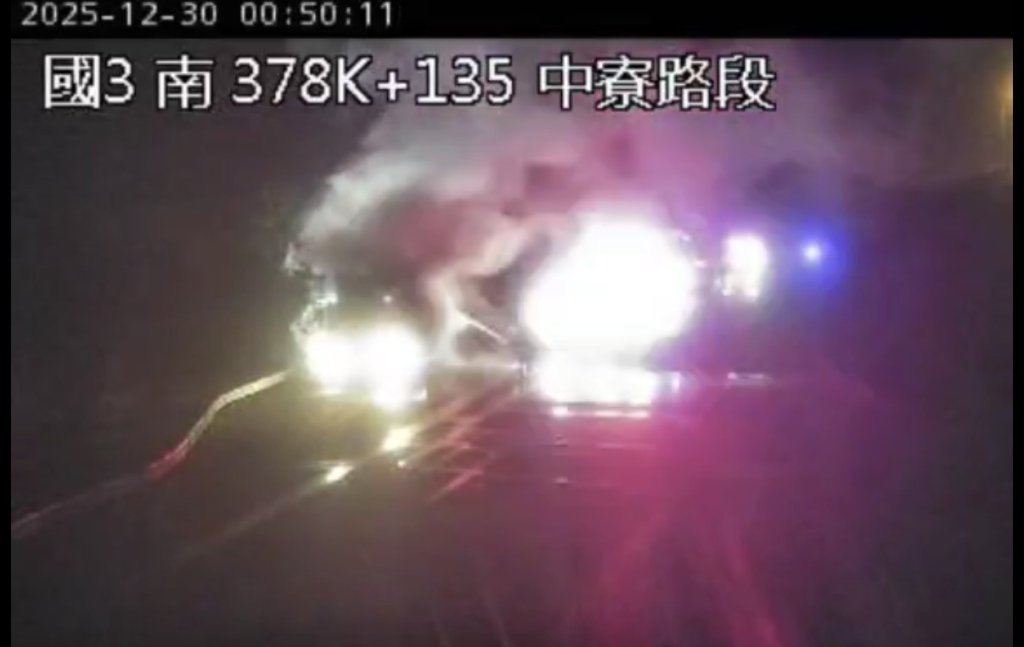 快訊／化學車國道起火！濃煙竄天「畫面曝光」