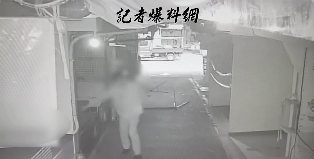 美幹拎！醉漢沿路砸攤毀民宅大門　躲公寓地下室雜物堆睡翻遭逮