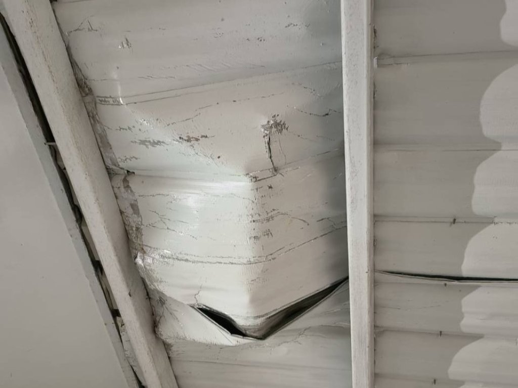 「食飽傷閒！」板橋保全才到班2週　「3天丟8支滅火器」砸隔壁頂樓