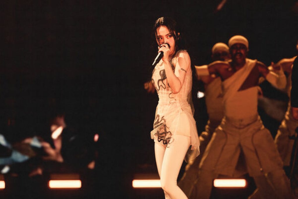 蔡依林台北大巨蛋首唱登場　金紗女伶造型震撼全場