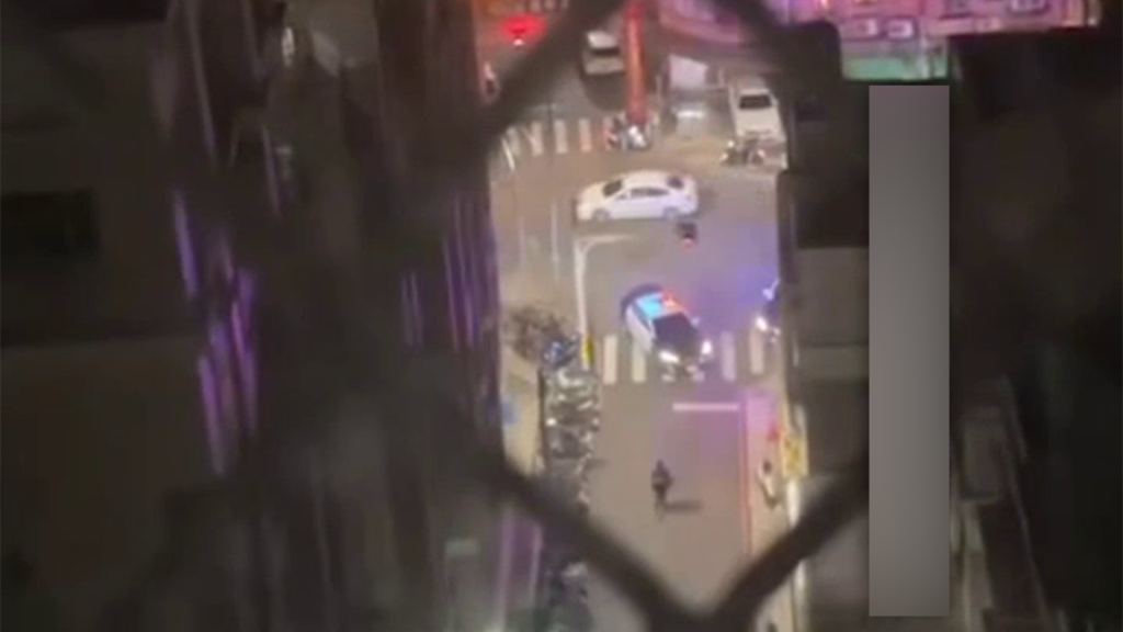 台南仁德驚傳持刀鬥毆！疑工程糾紛...60歲男濺血「手臂穿刺傷」　警方鎖定犯嫌追查 