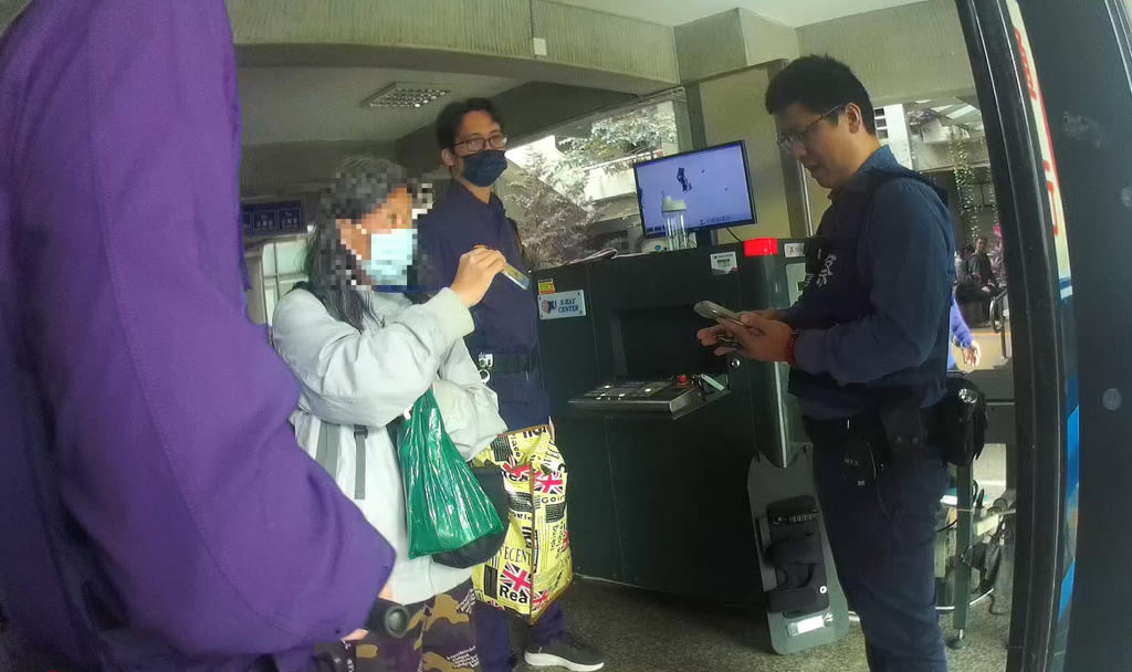 女誤帶菜刀進入台中地院安檢遭攔　稱「朋友教切菜」