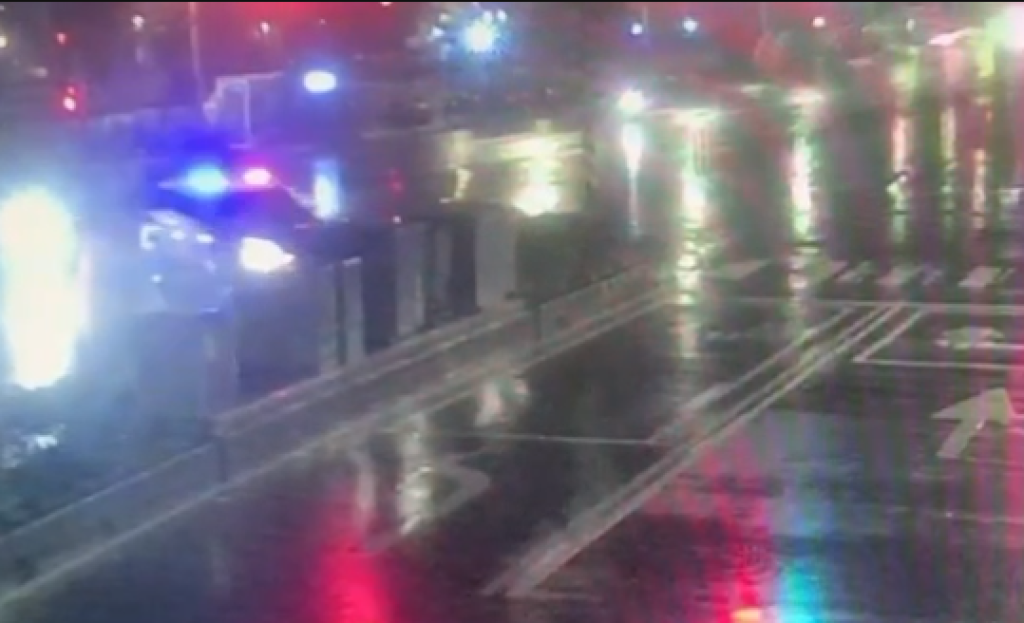 基隆巡邏車疑遭撞？警方澄清：執勤闖紅燈趕案時與右轉車擦撞