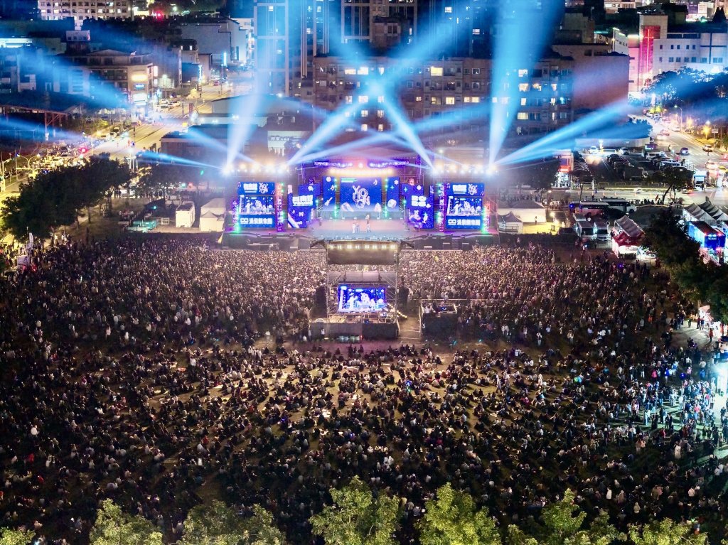 人潮創新高！「台南好Young」跨年吸30萬人...15組台日韓超強卡司　壓軸演出嗨到深夜