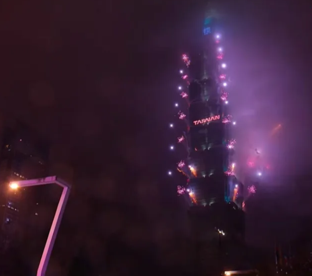 101跨年煙火遇下雨「低煙也沒用」　網嘆：變101煙霧秀