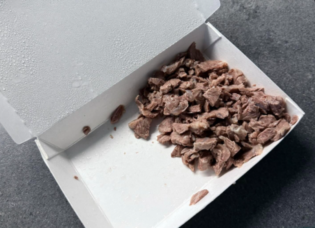 點外送440元嘴邊肉！打開「只有半個便當盒」　打給店家老闆說法讓他傻眼