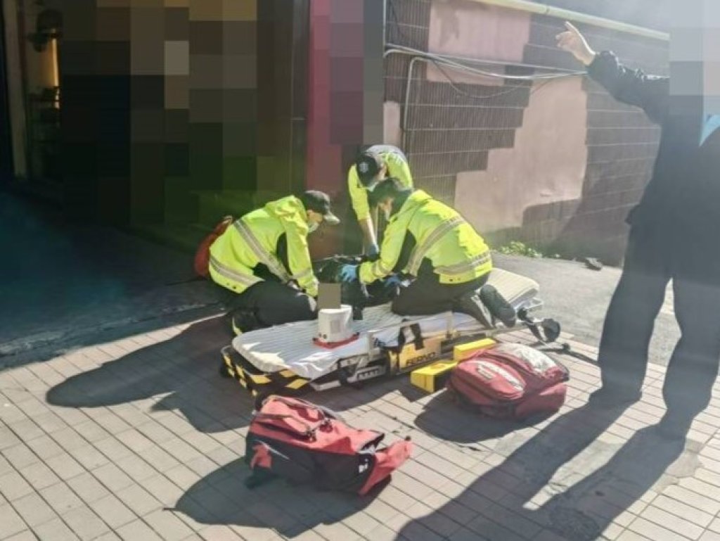 基隆獨居7旬翁10樓急墜　頭部重創倒臥血泊陷命危