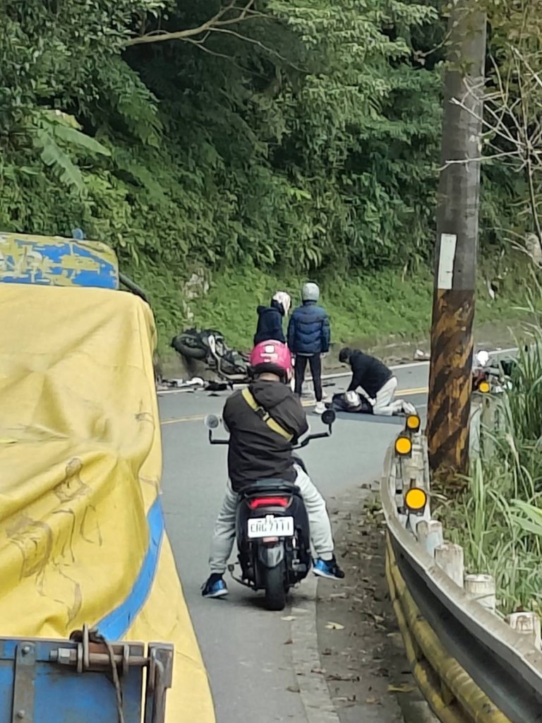 北宜公路車禍！機車大貨車相撞　騎士OHCA