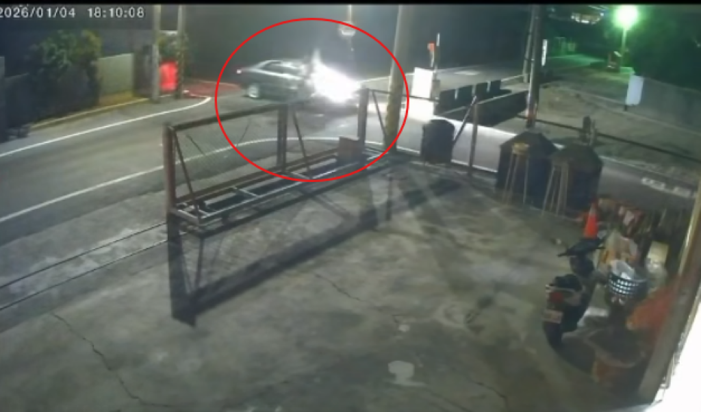 福興路口機車遭撞倒地　雙載騎士受傷汽車竟肇逃