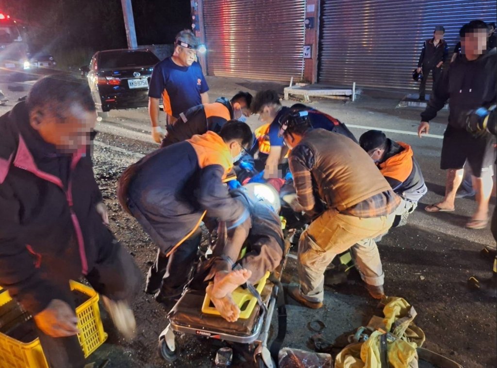 大武鄉重大車禍！大貨車與兩輛自小客車相撞　1人OHCA2人受傷