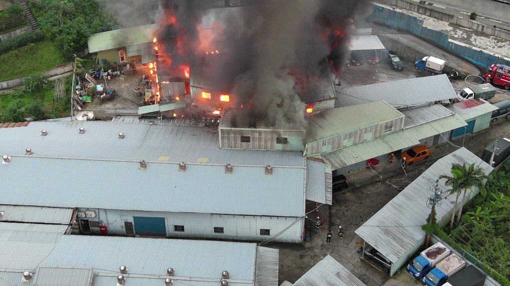 快訊／找到了！ 中和工廠火警受困者尋獲已成焦屍   