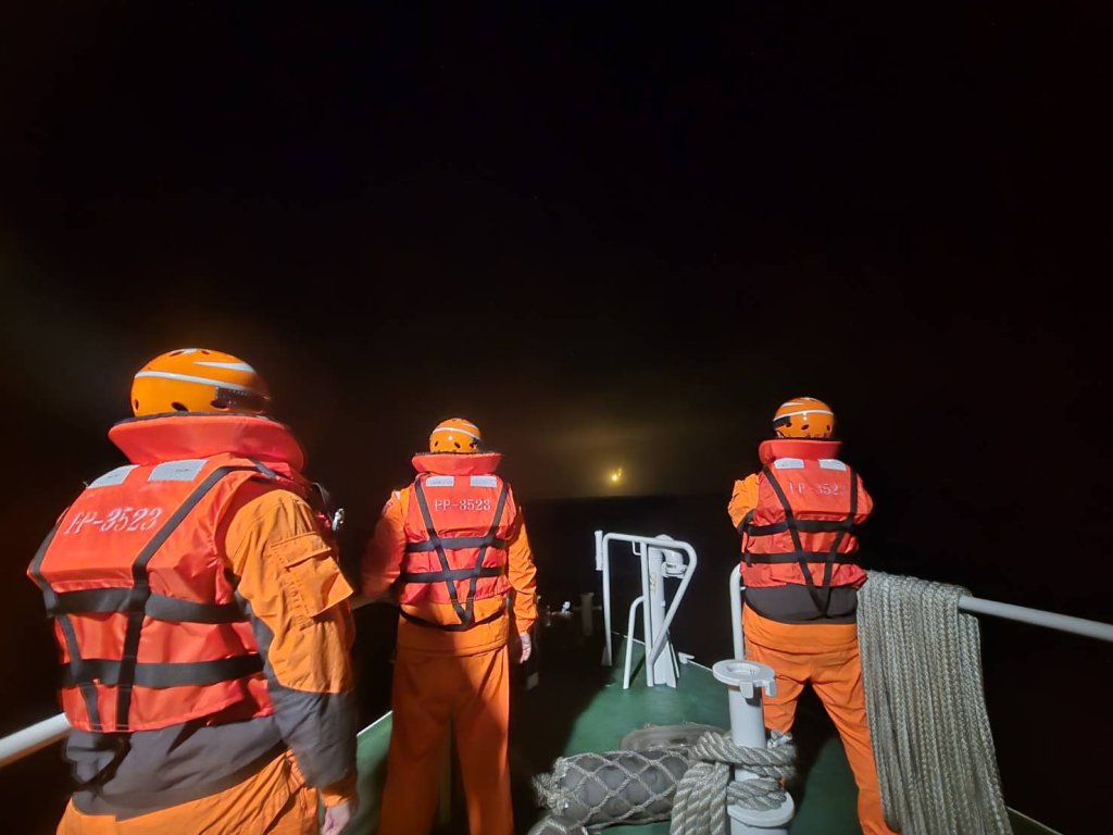 搜救失聯 F-16飛官　海巡投入3艦6艇