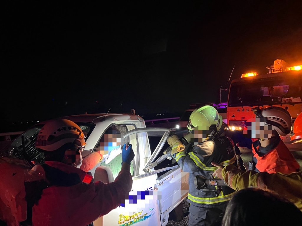 快訊／國道多車追撞！1人緊急送醫