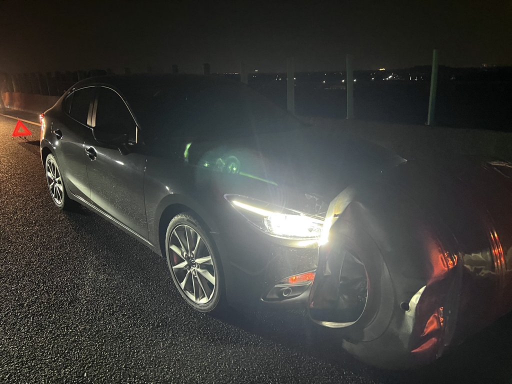 快訊／飛來橫禍！國道上有「大水塔」自小客慘撞