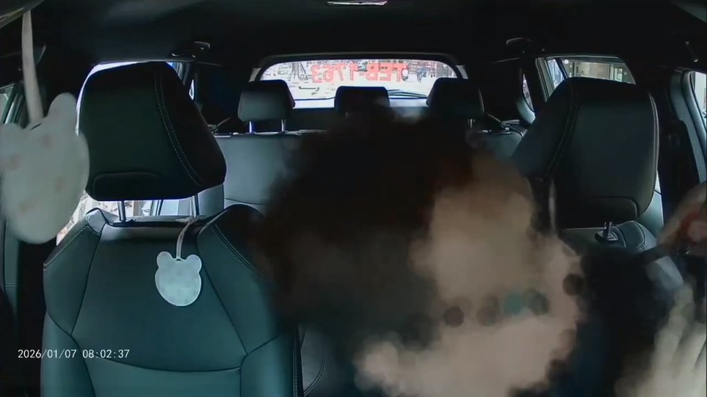 影／給錢用丟的！乘客被勸導竟「拿刀架司機脖子上」恐嚇　司機嚇壞趁隙報警