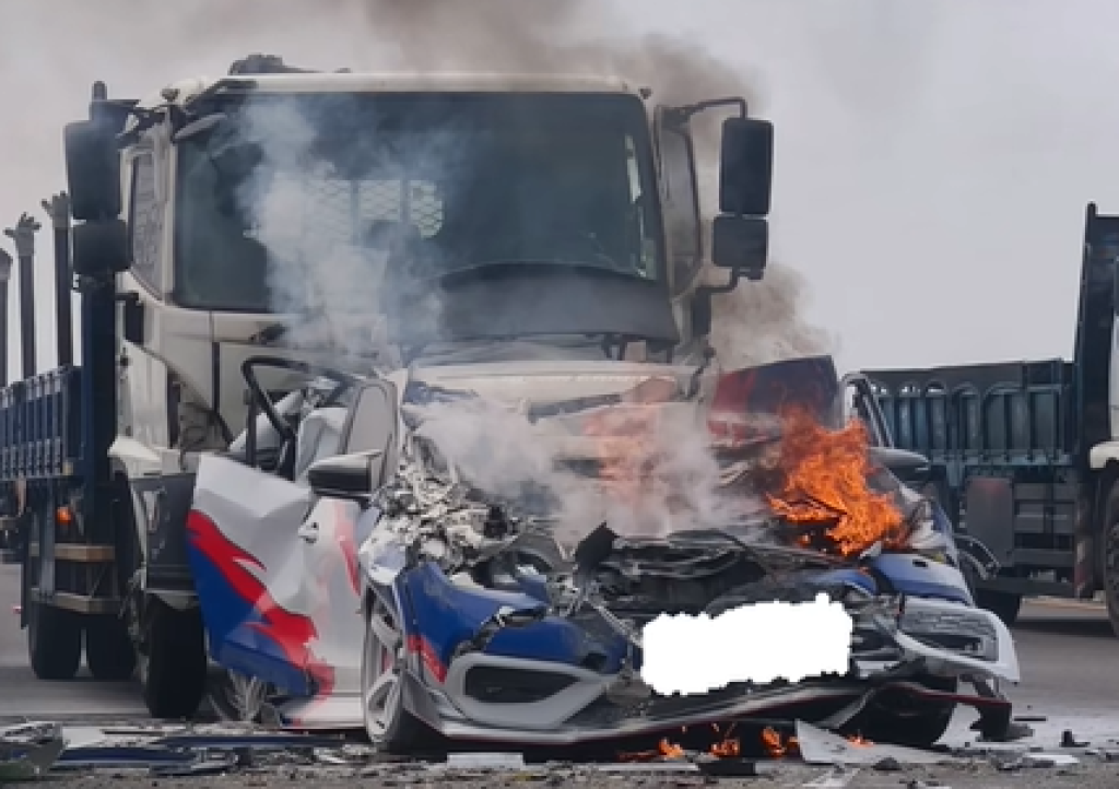 影／台88火燒車！勝利衝鋒配色WRX遭撞成廢鐵　駕駛滿臉血