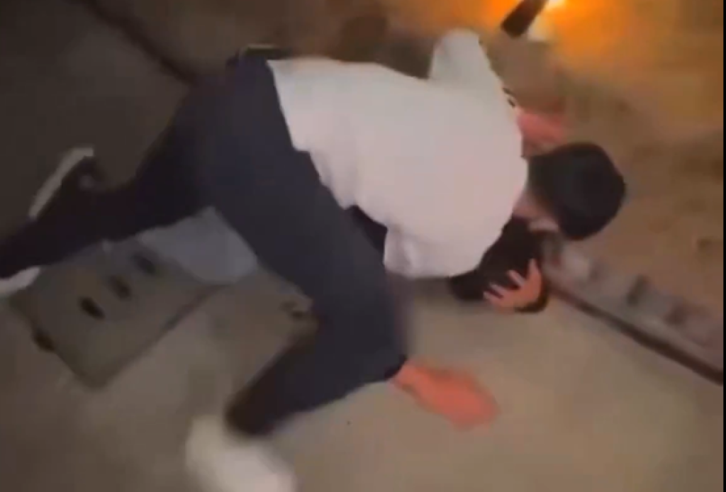 影／日本國中生遭設局圍毆！掐脖、騎乘毆打猛踹畫面流出　母親怒控：我兒子差點被殺