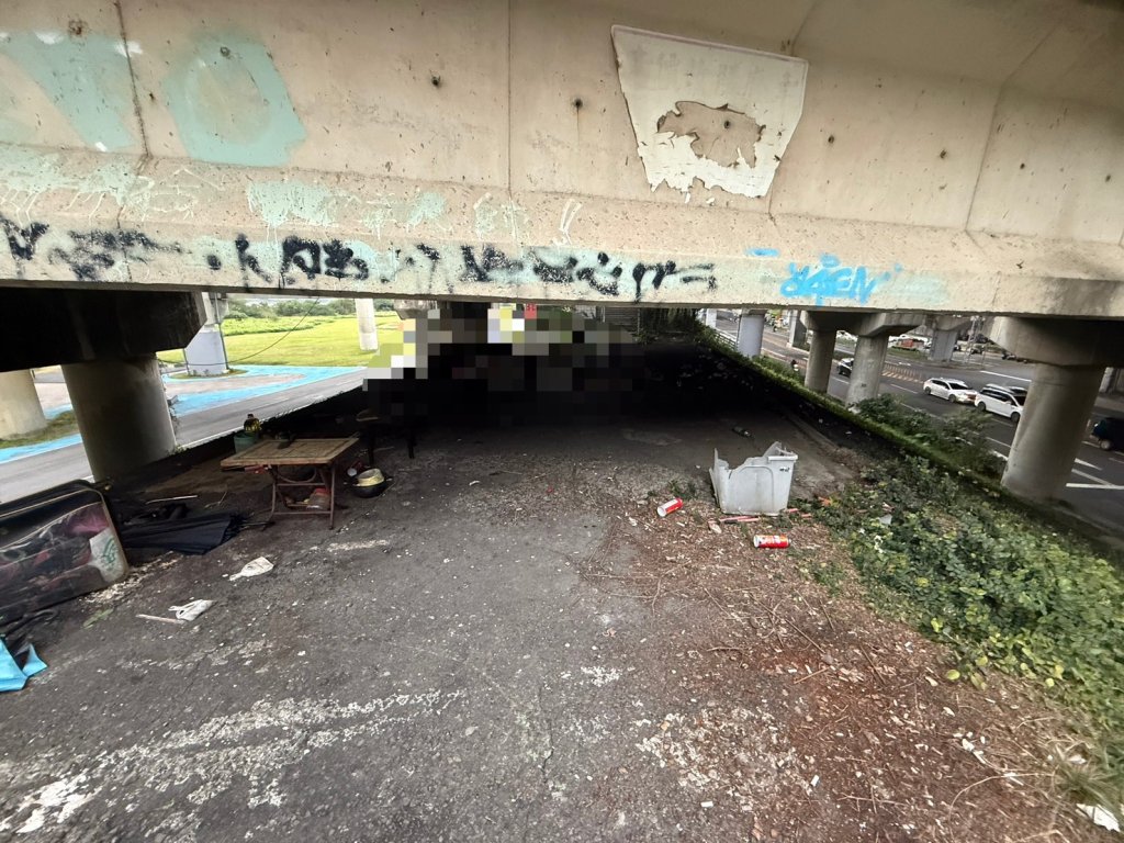 「穴居」橋下涵洞多年　三重6旬街友陳屍中興橋下簡陋住處