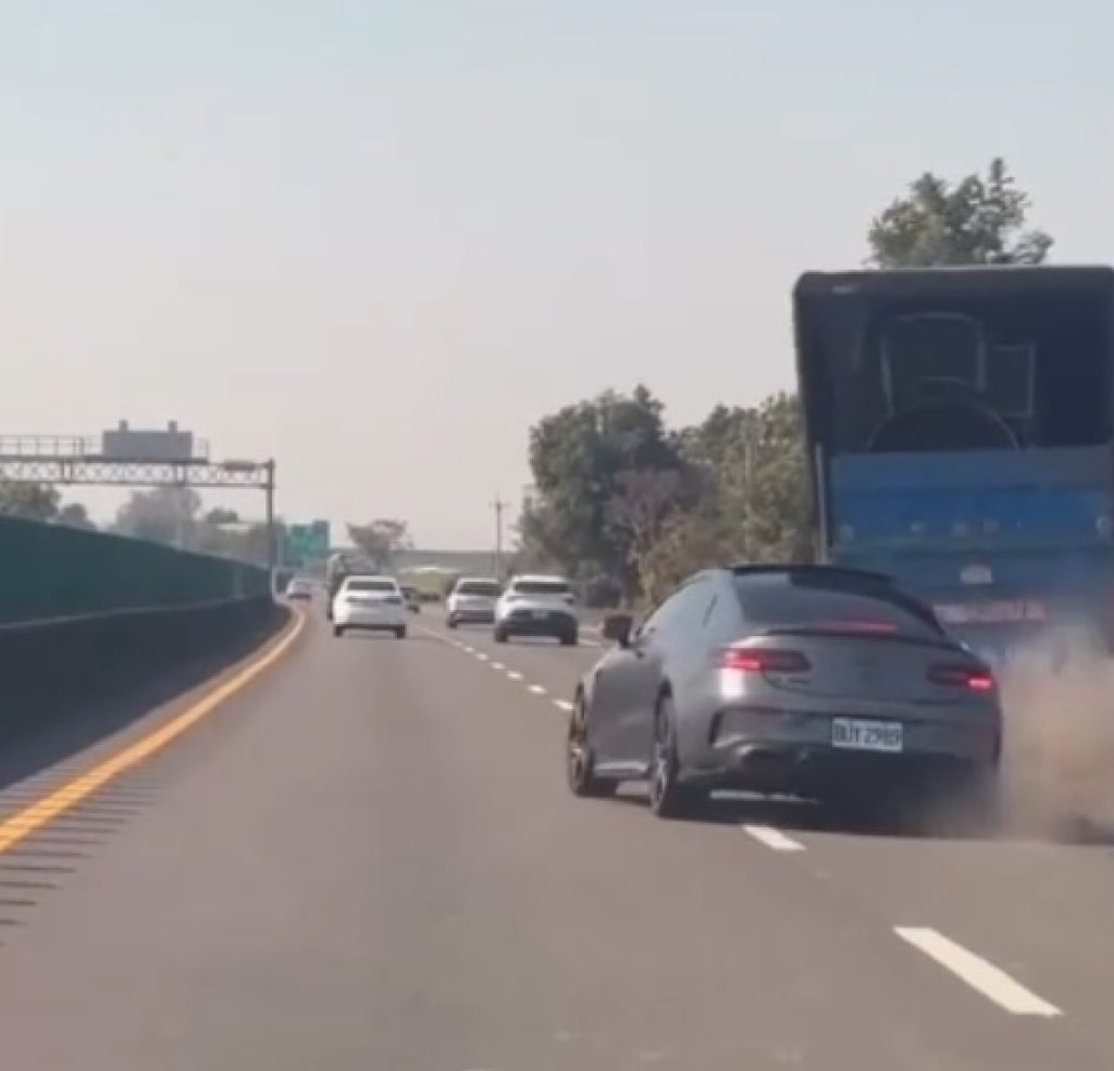 撞擊畫面曝光！台82線嘉義水上路段小客車、小貨車相撞　幸無人傷亡