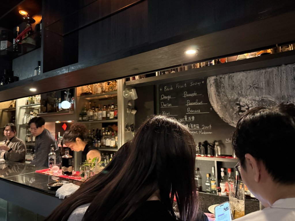 在台北夜色中，靜靜喝一杯 林森北路光真城（7th Japanese Bar），一處被時間溫柔收藏的日式酒吧