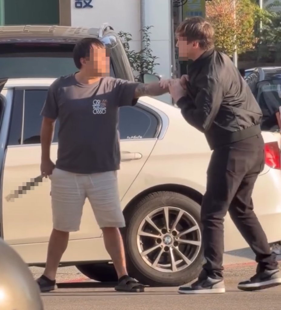 台中地院對面亮刀！台籍男子違停　美籍男子不滿手機拍攝爆衝突