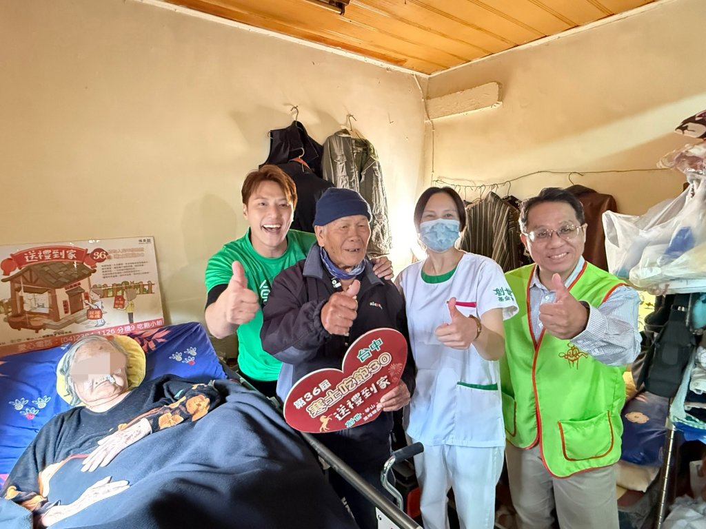 不畏低溫送暖到家　張睿家南下台中陪植物人家庭溫暖迎新年