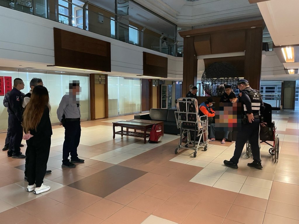 找黃偉哲陳情變濺血！男闖市長室外「掏刀劃頸」20公分　駐衛警奪刀送醫