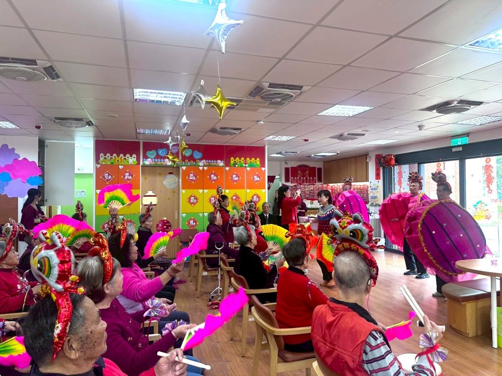 伸港日照車鼓陣迎新春 長輩舞出好元氣