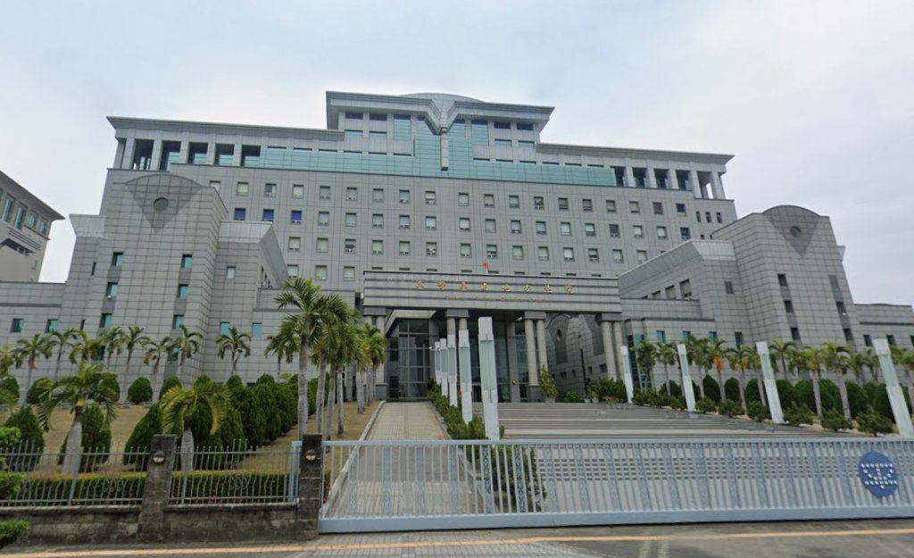 比利時女「沒斑馬線」路口遭撞亡！法院認行人主因　機車騎士判5月緩刑2年