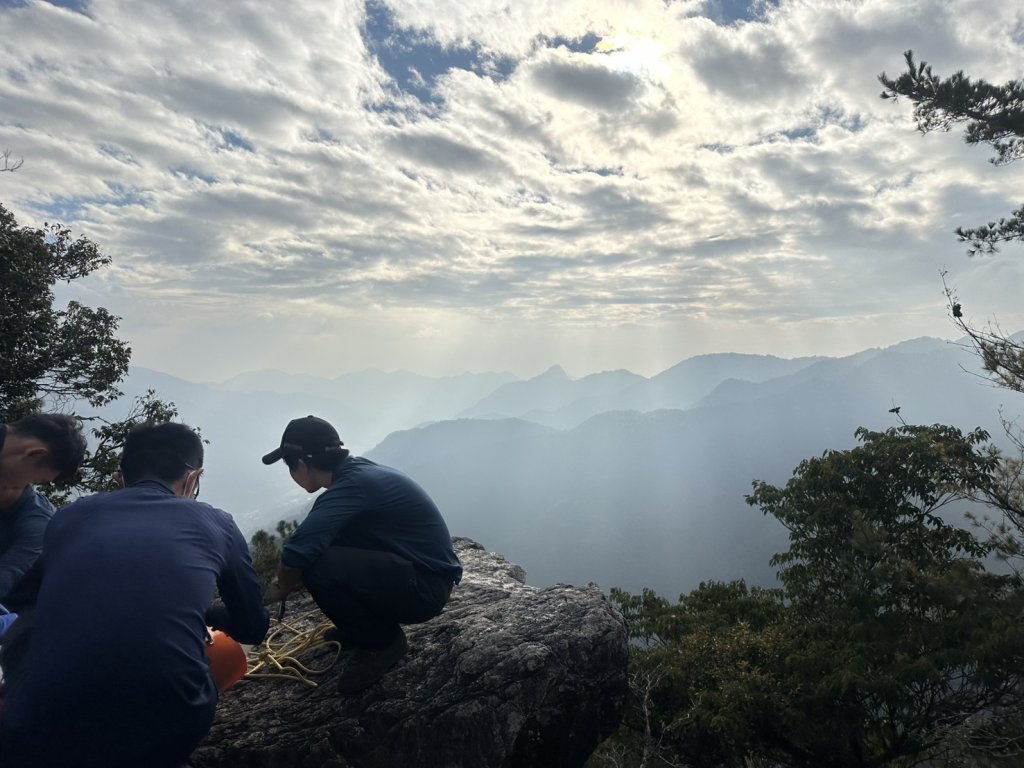 登山猝死！47歲男登波津加山倒地抽搐昏迷　空勤直升機吊掛下山