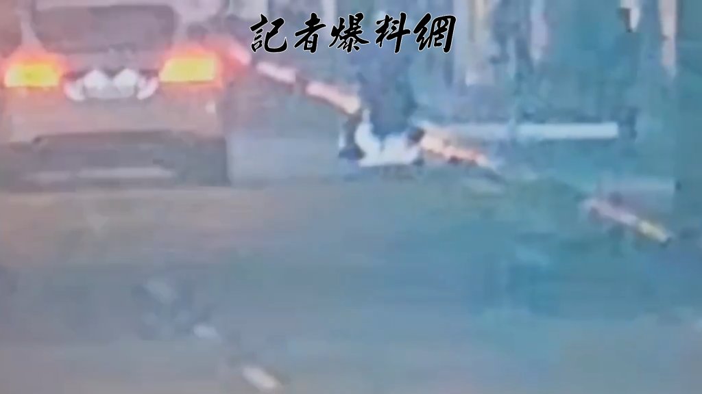 300萬債務談判破裂！男持斧街頭追砍友人