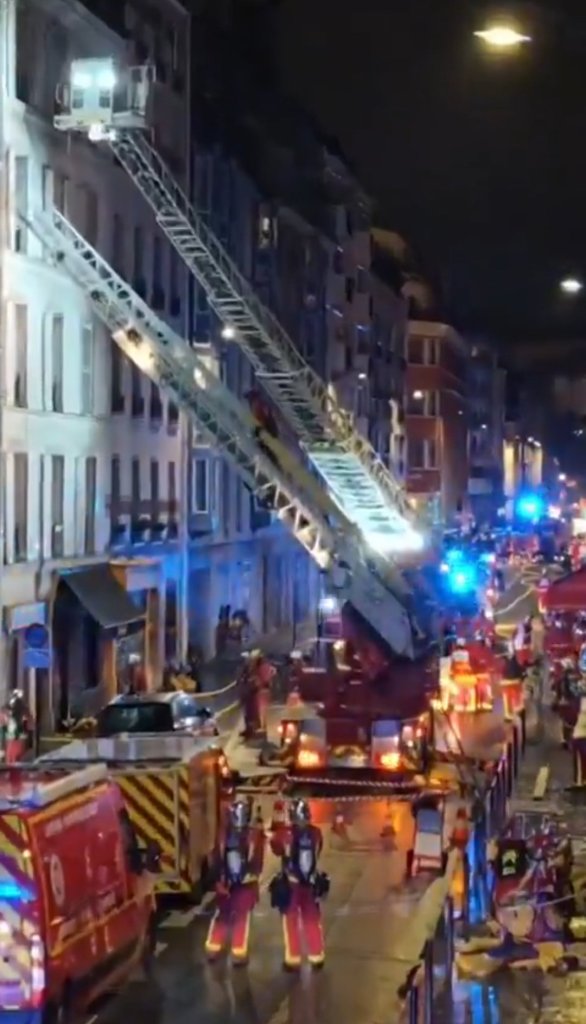 慶生到一半地板塌了！30人如坐大怒神狂墜19人受傷