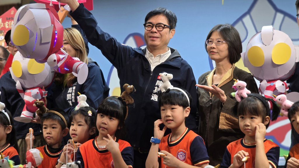 多圖／超人力霸王來了！高雄馬年提燈、開運紅包搶先曝光