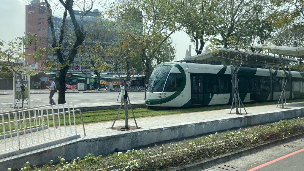 快訊／高雄輕軌列車異常！捷運公司緊急調整營運模式