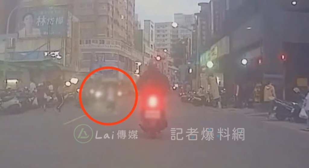 獨／女童「衝過馬路」險挨撞！後方家長「走自己的」　恐挨千元罰單