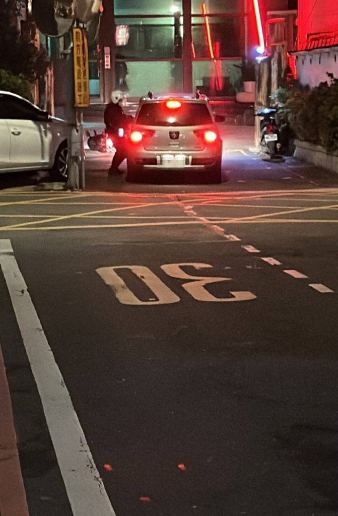桃園酒駕男拒檢撞警車逃逸！　棄車躲巷內被揪出逮捕