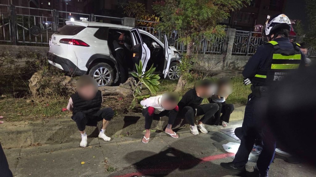 大場面！高雄40萬債務糾紛「演變警匪追逐」　5名20歲男女全遭逮