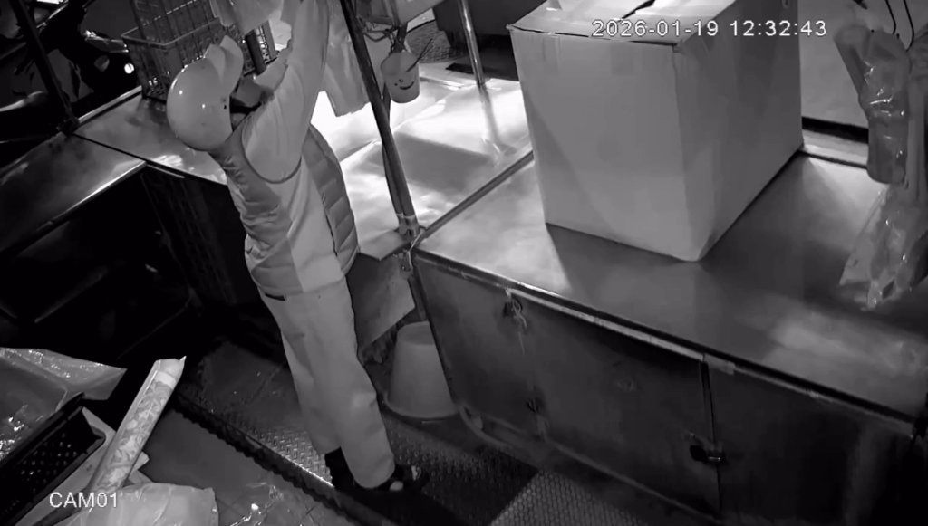 獨／市場大盜「接力偷」！高雄兵仔市場一月2竊案　同攤連袋子都被拿走