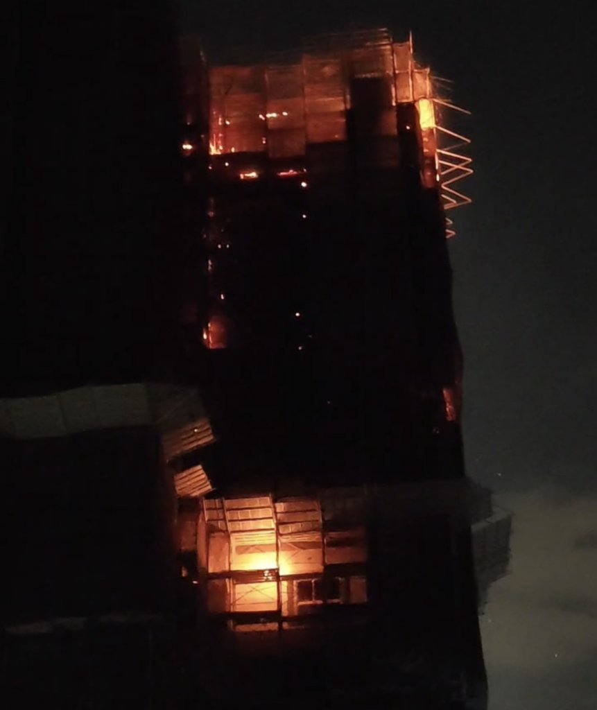 快訊／搶救困難！高雄豪宅新建案「火勢延燒」　警消再增派6分隊