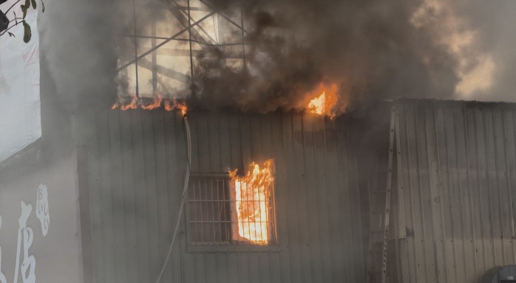 快訊／高雄驚悚黑龍卷！蝦店、倉庫詭燒