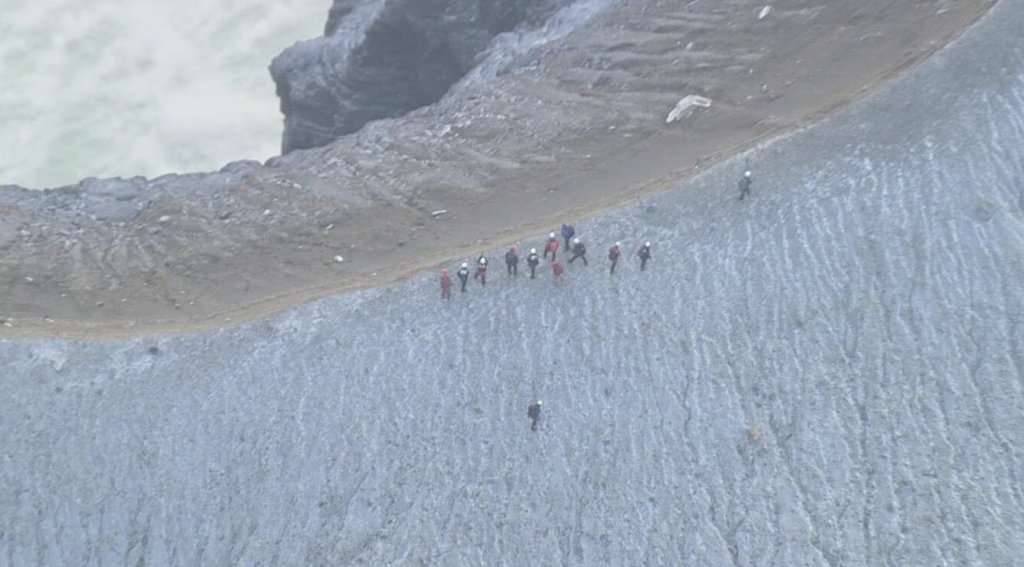 日本阿蘇火山觀光直升機墜毀！搜救DAY4台灣夫妻、日籍機師仍失聯 惡劣環境難救援