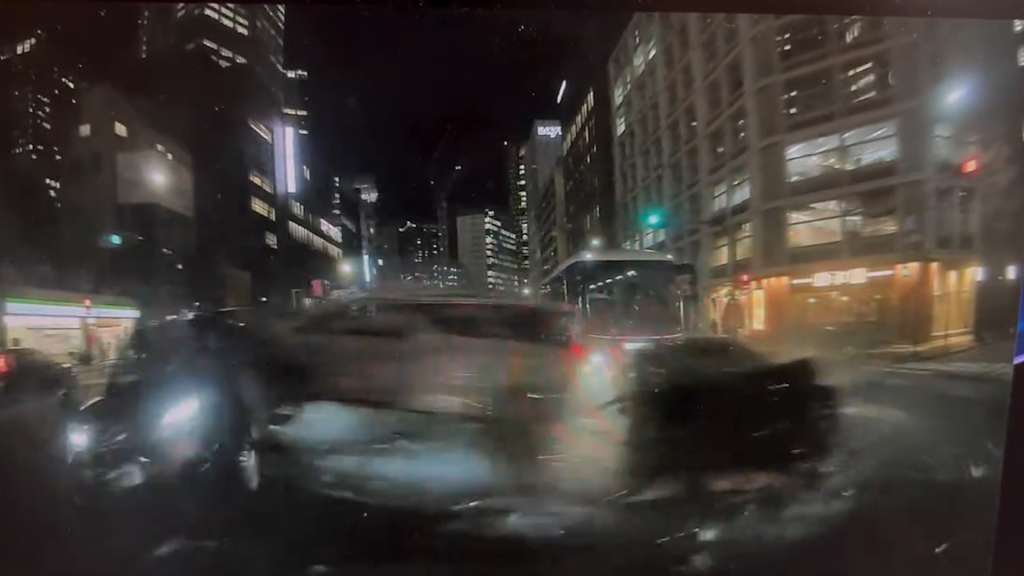 有片／日本首相官邸旁奪命連環撞！公務車「高速闖紅燈」　掃6車釀1死8傷