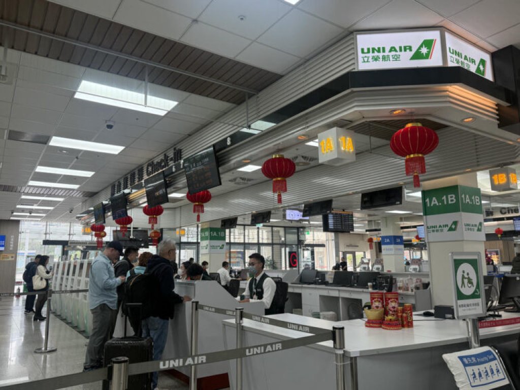 立榮班機儀表異常折返!70旅客滯留澎湖 另3航班受影響延誤