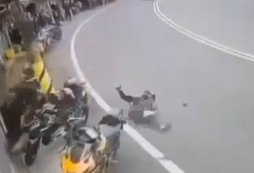 台3線阿婆彎又出事！　大型重機過彎失控自撞 騎士多處受傷送醫