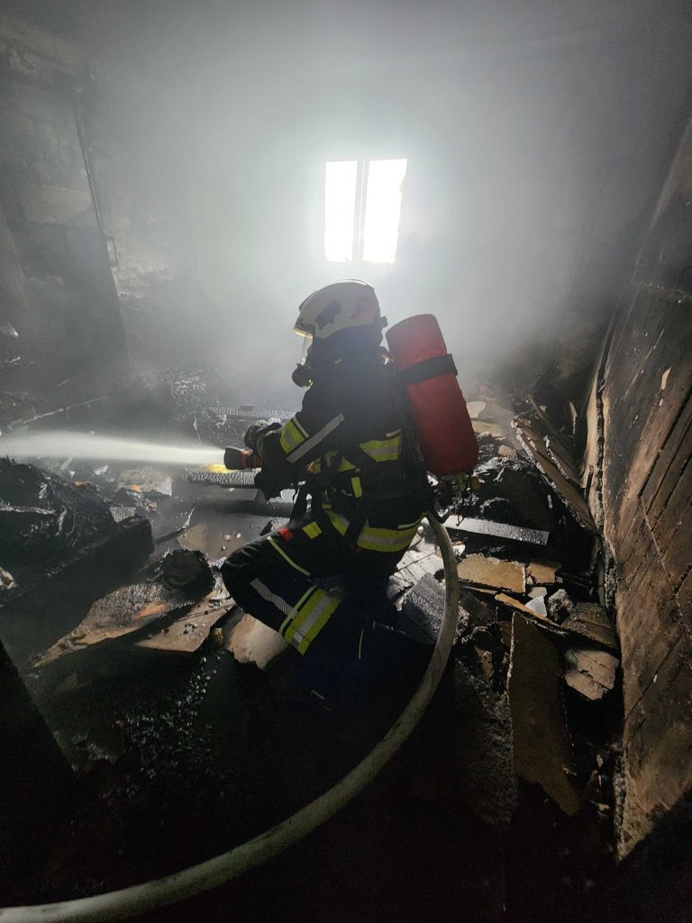 蘭嶼漁人村民宅竄火！2樓冒黑煙幸無人傷 燒毀13平方公尺