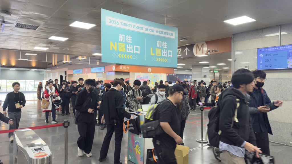 直擊／2026電玩展人潮炸裂！粉絲夜排搶遊戲周邊「限量福袋」　未上市遊戲試玩潮
