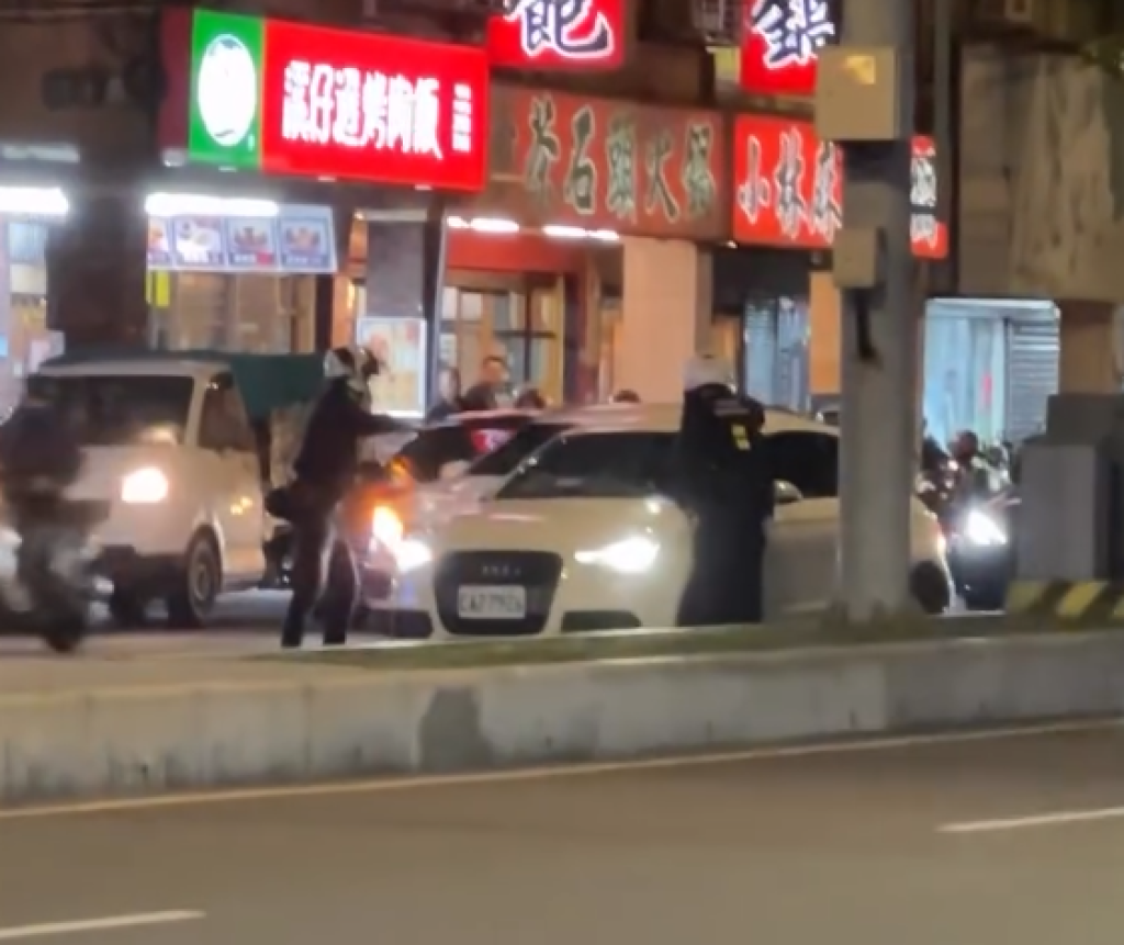 跑掉了！自小客車拒檢遭攔下突圍逃逸　海山警方以車追人究辦