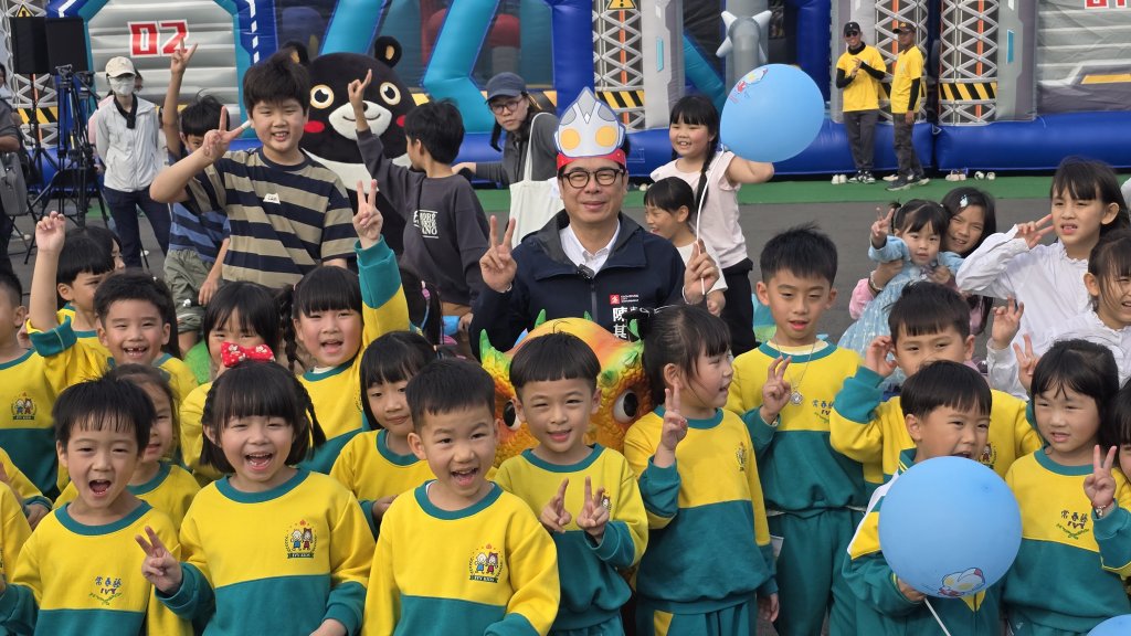 陳其邁飆車畫面曝！替冬日遊樂園暖身　孩童嗨玩設施「2/7開幕」